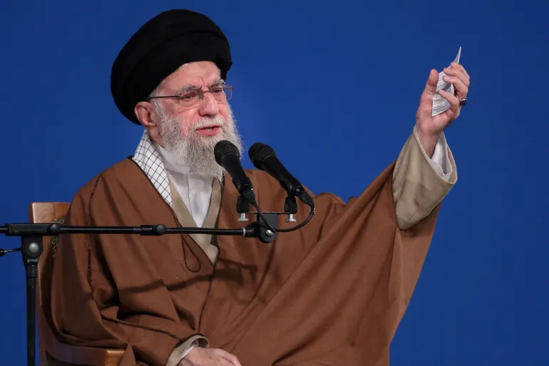 المرشد الإيراني خامنئي يؤكد أن الأزمة النووية مع أمريكا بلا حل في الوقت الراهن