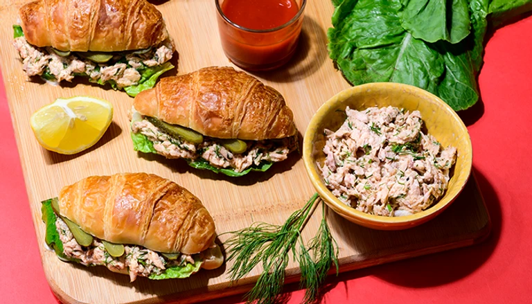 كرواسون محشو بالتونة طريقة شهية لتحضير السندوتشات