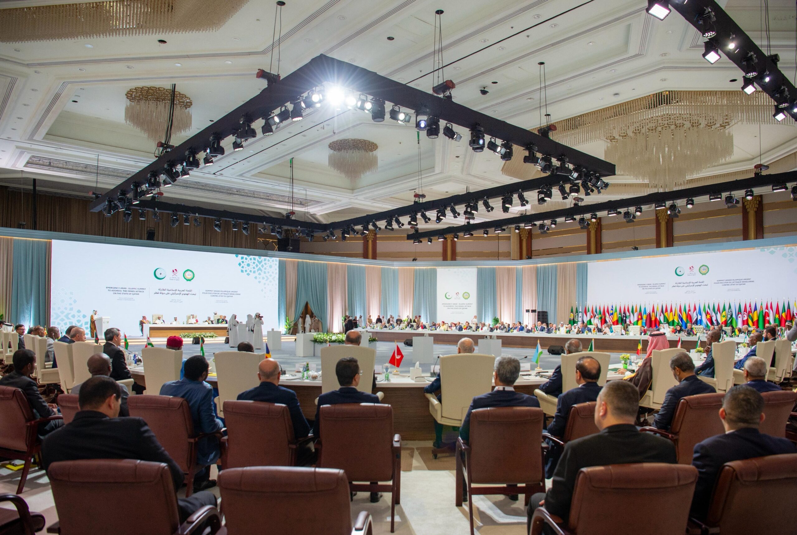 كواليس ساخنة من نتائج القمة العربية اليوم : ما لم يُعرض على الشاشات اليوم