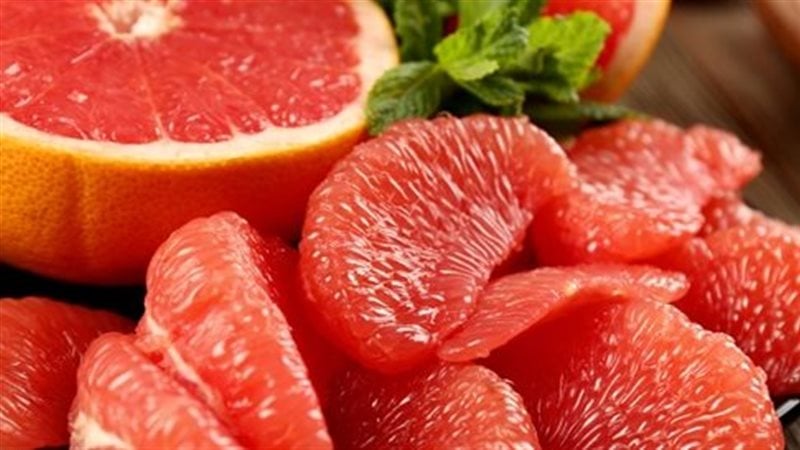 كيف يؤثر الجريب فروت على الأدوية داخل الجسم؟