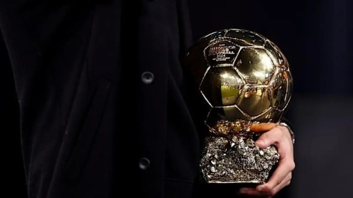 متى موعد تسليم الكره الذهبيه 2025