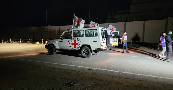 الصليب الأحمر يعلن استعداده للقيام بدور الوسيط المحايد في ملف تبادل الأسرى