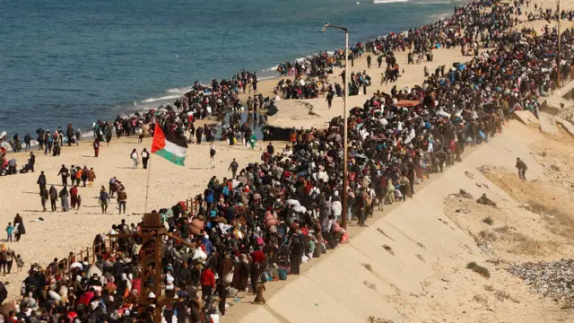 غزيون يرفضون التهجير القسري ويصرون لن نغادر مدينتنا