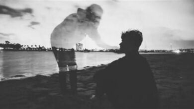 تفسير حلم موت شخص حي والبكاء عليه دلالات الحلم ومعانيه النفسية والعاطفية