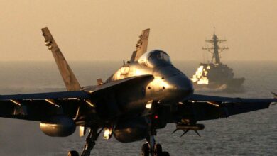 مدمرتان أمريكيتان تعبران مضيق هرمز 