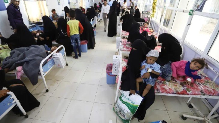 نهب المنشآت الطبية في الحديدة