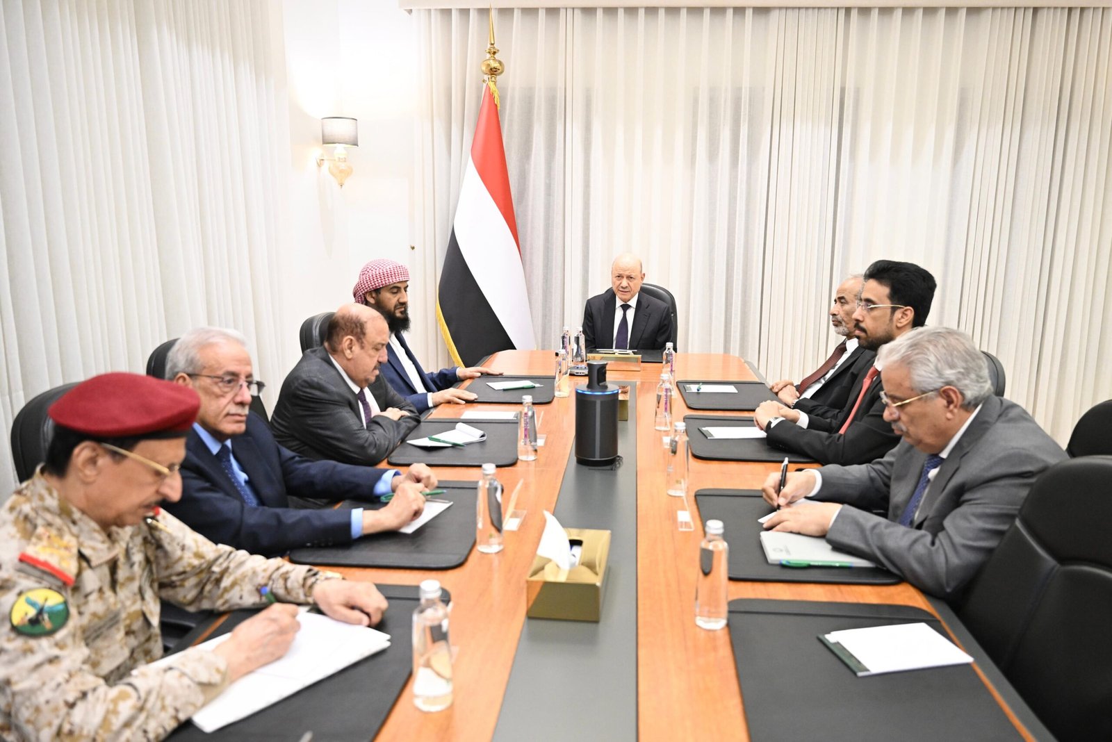 مأرب .. اجتماع طارئ للسلطة المحلية يرفع مستوى الجاهزية الأمنية ويقرّ خطوات لتحسين الخدمات
