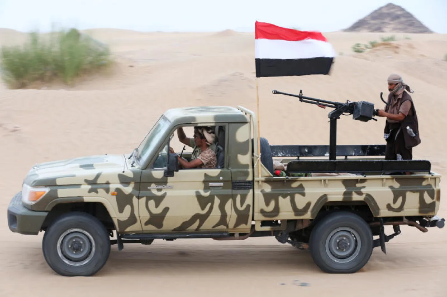 القوات الحكومية اليمنية تسيطر على جبل نُمان ودار الكافر في تعز ولحج