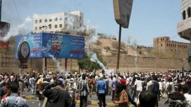 اليمن مباشر.. غارات على الحوثيين في تعز واحتدام المعارك قرب باب المندب