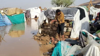 استمرار القتال يضاعف معاناة النازحين في اليمن وتحذير من موجة جديدة