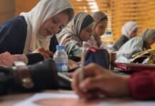 من دير البلح إلى النصيرات.. الفن يمنح أطفال غزة مساحة لاستعادة ذواتهم وسط الحرب