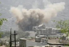 اليمن يشتعل مجددًا.. الجيش اليمني يكسر هجومًا حوثيًا في تعز وغارات تضرب البيضاء ومأرب
