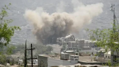 اليمن يشتعل مجددًا.. الجيش اليمني يكسر هجومًا حوثيًا في تعز وغارات تضرب البيضاء ومأرب