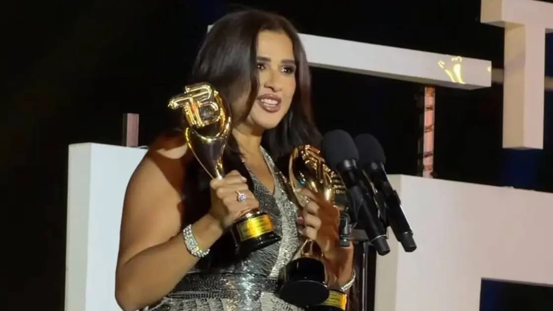 ياسمين عبد العزيز